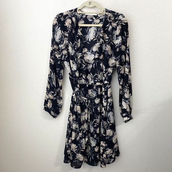 ASTR The Label Dresses & Skirts - ASTR The Label Dress Womens Large Wrap Floral ADR94244